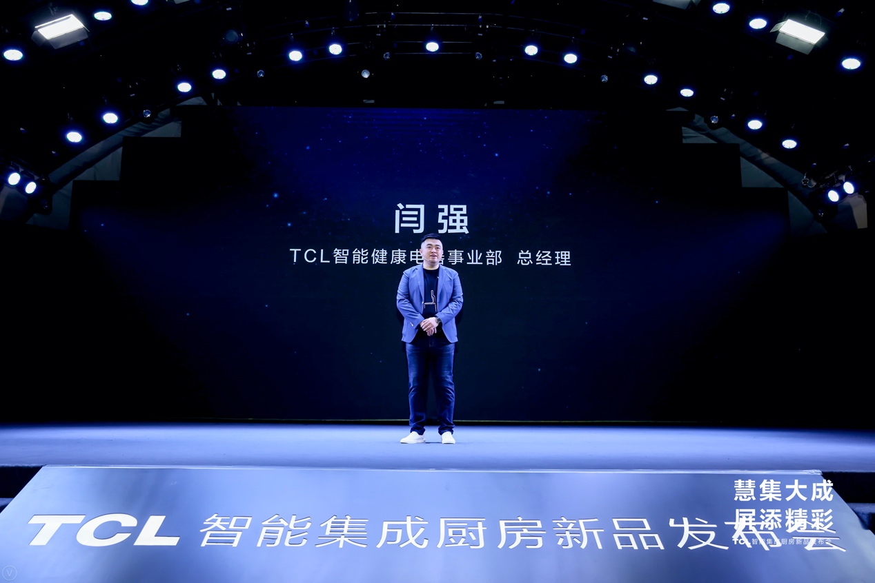 圖片包含 監控, 播放器, 屏幕, 男人

描述已自動生成