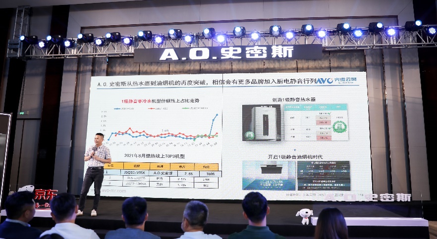 人們在看臺上的人在講話

中度可信度描述已自動生成