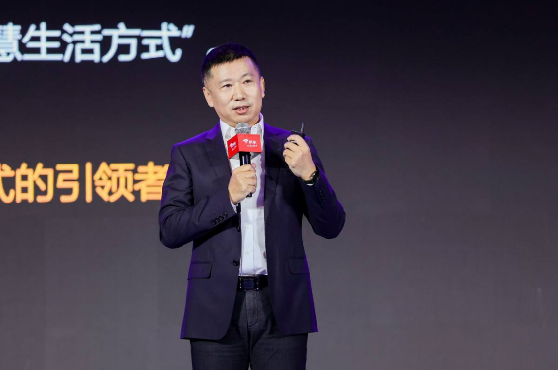 穿著西裝筆挺的男子與配字

描述已自動(dòng)生成