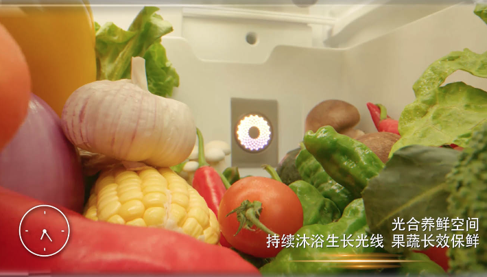桌子上擺放著各種水果蔬菜

描述已自動生成