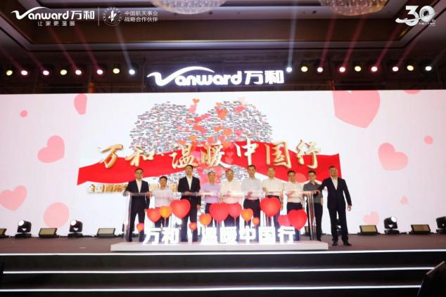 人們在看臺上的人在商店里

描述已自動生成