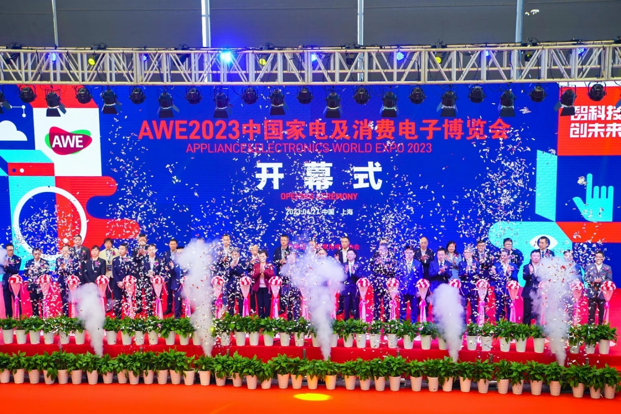 圖片包含 游戲機, 火車, 站

描述已自動生成