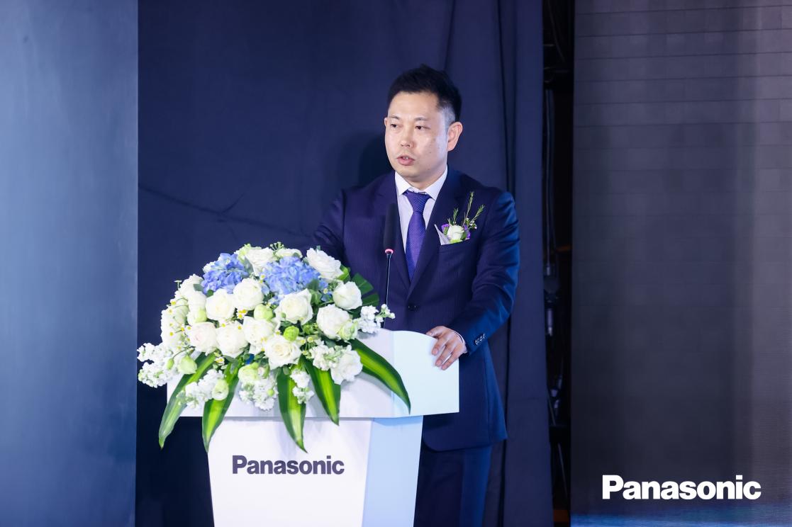 婚禮上穿西裝的男人

AI 生成的內容可能不正確。